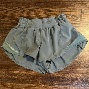 Lululemon hottie hot shorts 2 1/2 inch inseam